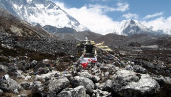 Everest High Passes via Island Peak – 25 Days